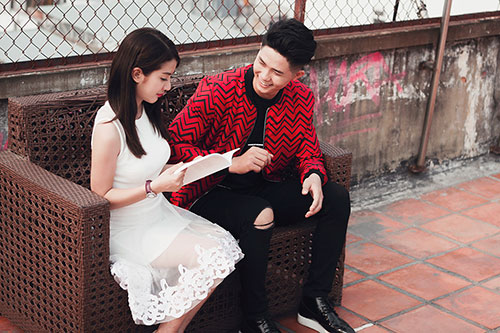 Linh Napie tình tứ, ngọt ngào cùng Ray Võ trên phố - 8