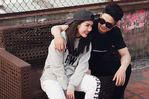 Linh Napie tình tứ, ngọt ngào cùng Ray Võ trên phố - 7