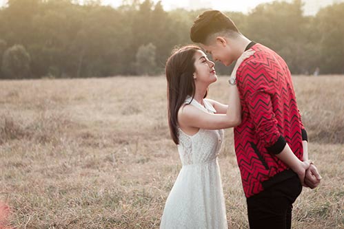 Linh Napie tình tứ, ngọt ngào cùng Ray Võ trên phố - 3
