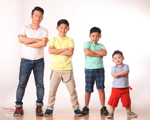 Ngắm dàn quý tử của Bằng Kiều điển trai giống hệt bố - 1