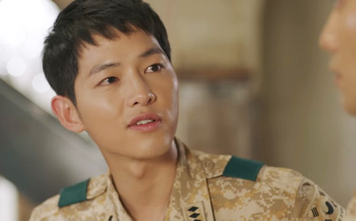Song Hye Kyo - Kim Ji Won quot;xử lýquot; người yêu vì chụp ảnh với gái đẹp - 8