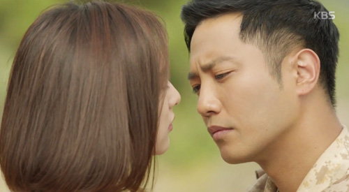 Song Hye Kyo - Kim Ji Won quot;xử lýquot; người yêu vì chụp ảnh với gái đẹp - 1