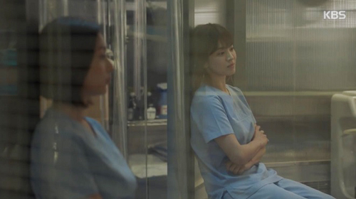 Song Hye Kyo - Kim Ji Won quot;xử lýquot; người yêu vì chụp ảnh với gái đẹp - 10
