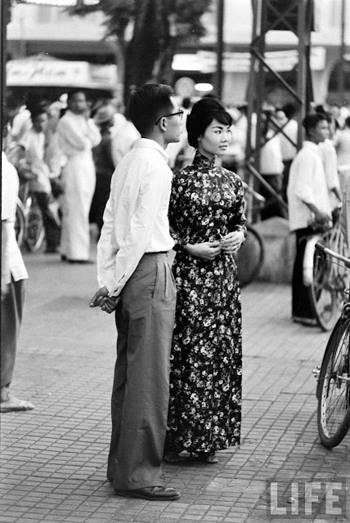 Nao lòng trước tà áo dài của phụ nữ Sài Gòn xưa - 9