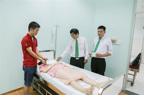 TP. HCM: Một sản phụ sinh con ngay trên taxi - 1