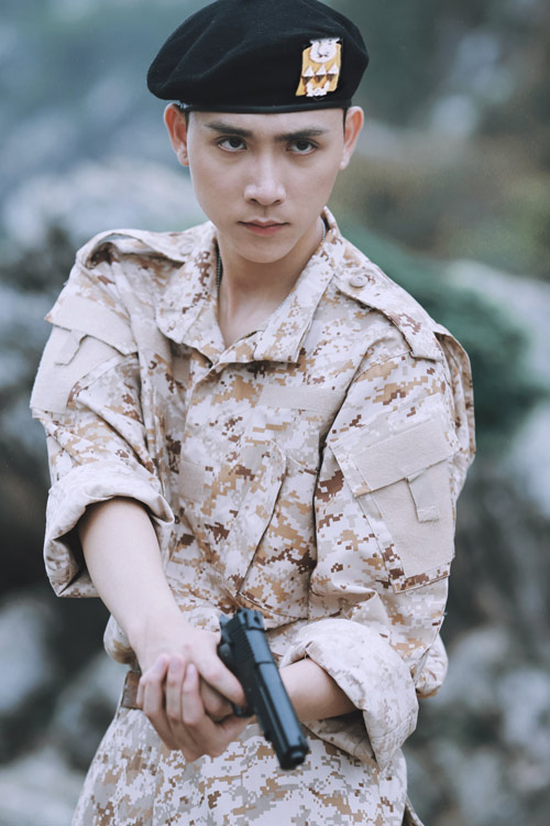 Bộ ảnh cưới “Hậu duệ mặt trời” phiên bản Việt gây sốt - 4