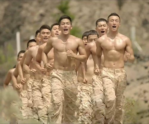 Bộ ảnh cưới “Hậu duệ mặt trời” phiên bản Việt gây sốt - 7