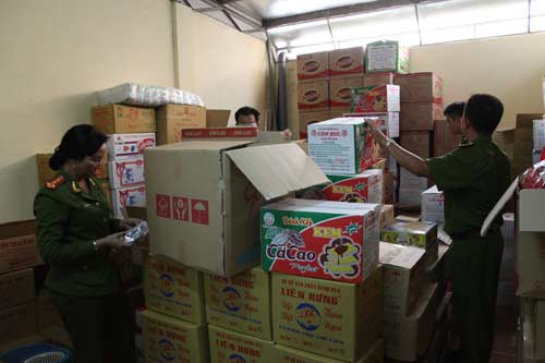 Cơ sở kinh doanh bánh kẹo in khống hạn sử dụng - 1