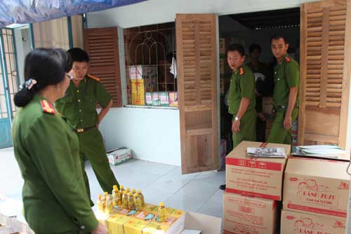 Cơ sở kinh doanh bánh kẹo in khống hạn sử dụng - 2