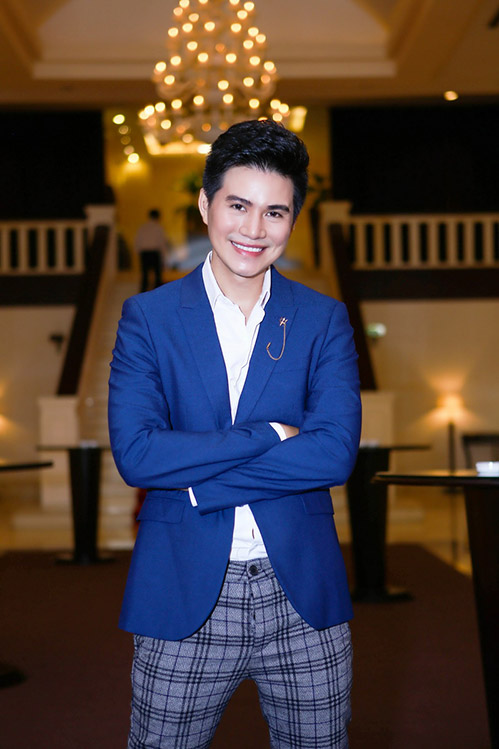 Nguyễn Phi Hùng quot;đọquot; vẻ bảnh bao bên Vũ Mạnh Cường - 2