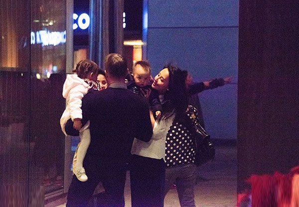 Vợ cũ Ngô Kỳ Long ngọt ngào bên chồng ngoại quốc - 5