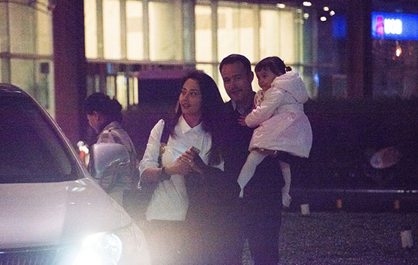 Vợ cũ Ngô Kỳ Long ngọt ngào bên chồng ngoại quốc - 4