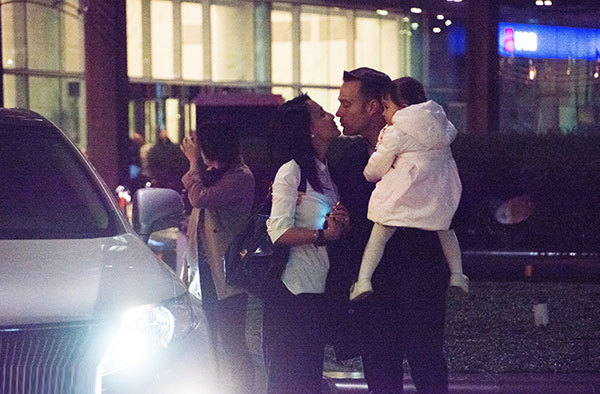 Vợ cũ Ngô Kỳ Long ngọt ngào bên chồng ngoại quốc - 6