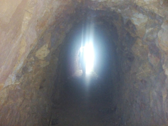 Bí thư huyện đào hầm xuyên núi: “Người ta đồn ác quá!” - 1