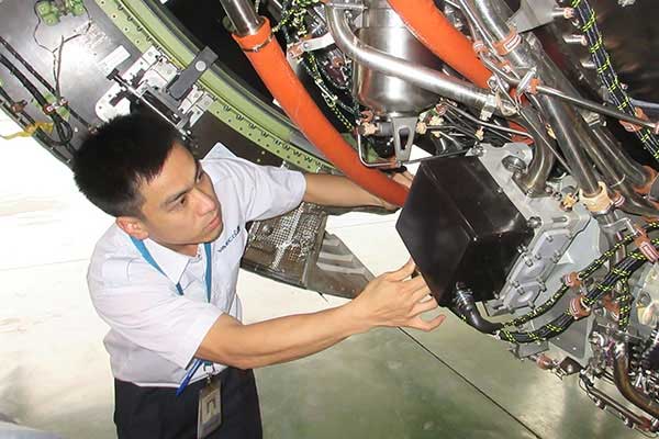 “Bác sĩ” trẻ chuyên khám bệnh quot;siêu máy bayquot; Airbus A350 - 1