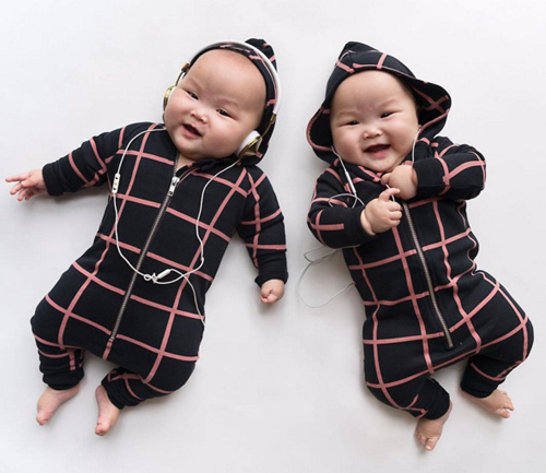 Ảnh mới của cặp sinh đôi ú na ú nần: Càng ngắm càng yêu! - 15