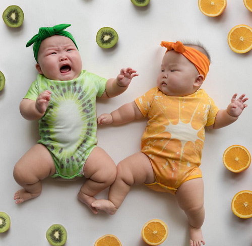 Ảnh mới của cặp sinh đôi ú na ú nần: Càng ngắm càng yêu! - 2