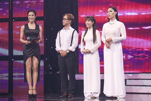 Diệp Lâm Anh khoe chân thon với đầm xẻ cao - 11