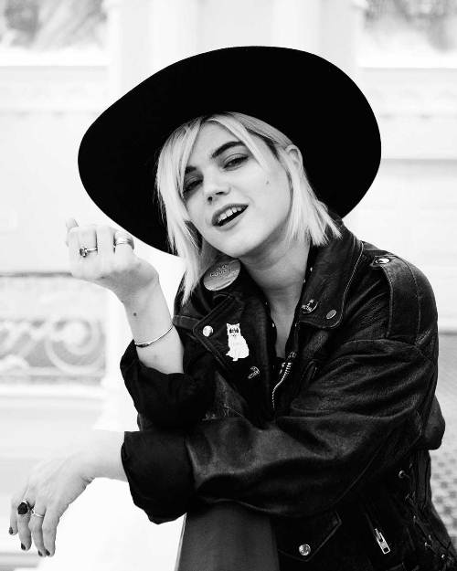 Nhan sắc tình đồng giới của sao nữ Chạng vạng - 7