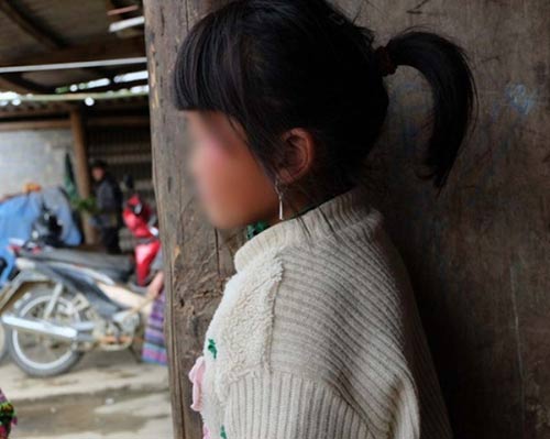 Bảo vệ dâm ô hơn 20 bé gái tiểu học: #039;Chú ấy cho cháu kẹo rồi bịt mắt…#039; - 1