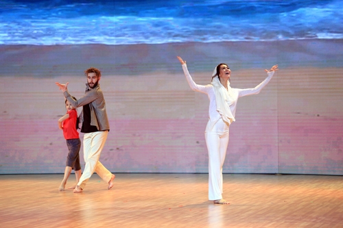 Hồng Quế, Jennifer Phạm khóc như mưa trên sân khấu - 14