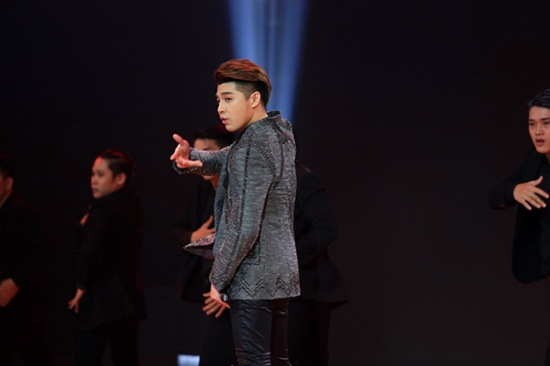 Hồng Quế, Jennifer Phạm khóc như mưa trên sân khấu - 15