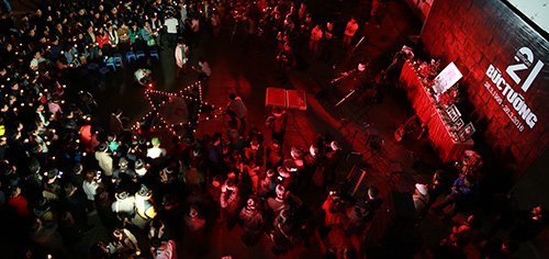 Nến rực sáng đêm sinh nhật Bức Tường quot;nhớquot; Trần Lập - 1