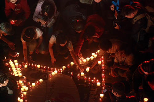 Nến rực sáng đêm sinh nhật Bức Tường quot;nhớquot; Trần Lập - 8