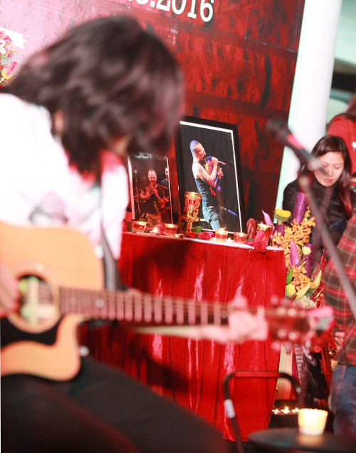 Nến rực sáng đêm sinh nhật Bức Tường quot;nhớquot; Trần Lập - 6