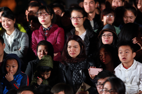 Nến rực sáng đêm sinh nhật Bức Tường quot;nhớquot; Trần Lập - 7