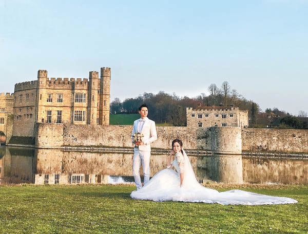 Lộ ảnh cưới hiếm hoi của quot;Chị Cảquot; TVB ở Anh - 1