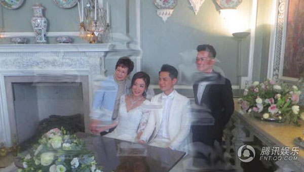 Lộ ảnh cưới hiếm hoi của quot;Chị Cảquot; TVB ở Anh - 2