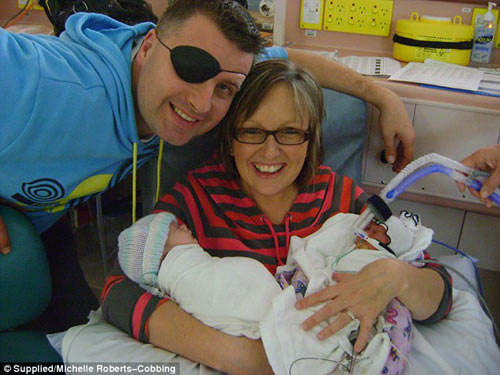 Sinh ra chỉ bằng cây bút bi, bé gái vẫn sống khỏe mạnh - 3