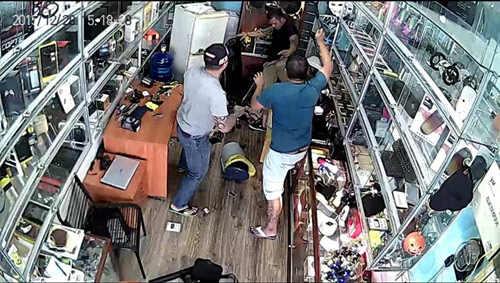 Một người dân bị côn đồ đánh dã man, lên Facebook cầu cứu - 1