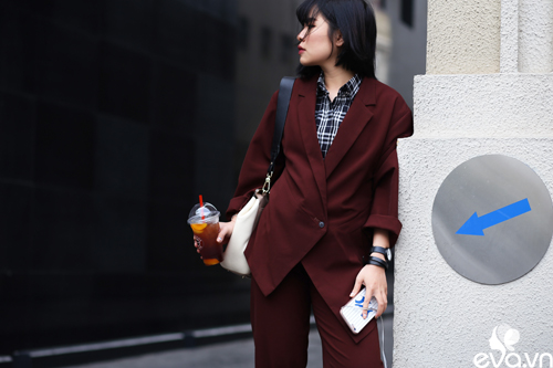 Phái đẹp Hà Nội vẫn xinh tươi mặc kệ trời nồm ẩm - 1