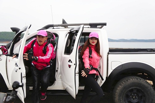 Hài hước với hình ảnh Tiến Đạt - Lincoln cưỡi xế cổ bé tí teo - 1