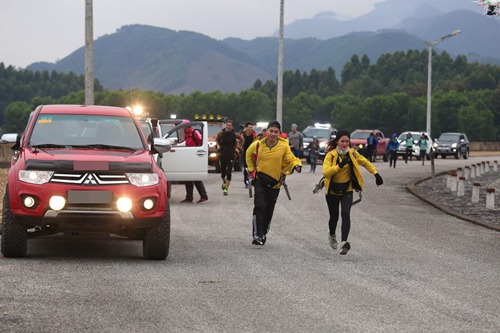 Hài hước với hình ảnh Tiến Đạt - Lincoln cưỡi xế cổ bé tí teo - 11