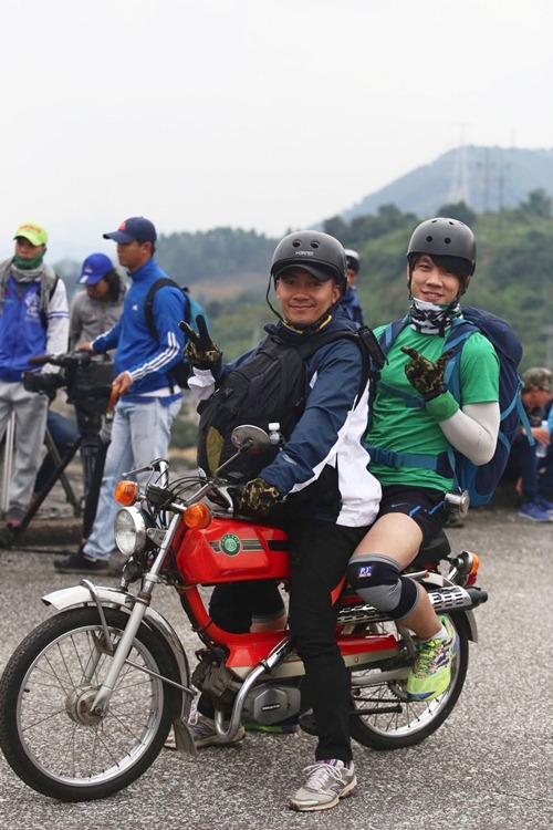 Hài hước với hình ảnh Tiến Đạt - Lincoln cưỡi xế cổ bé tí teo - 17