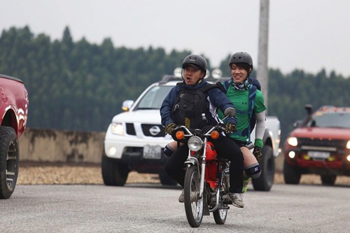 Hài hước với hình ảnh Tiến Đạt - Lincoln cưỡi xế cổ bé tí teo - 14