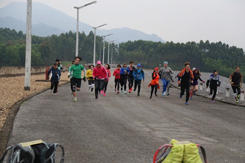 Hài hước với hình ảnh Tiến Đạt - Lincoln cưỡi xế cổ bé tí teo - 19