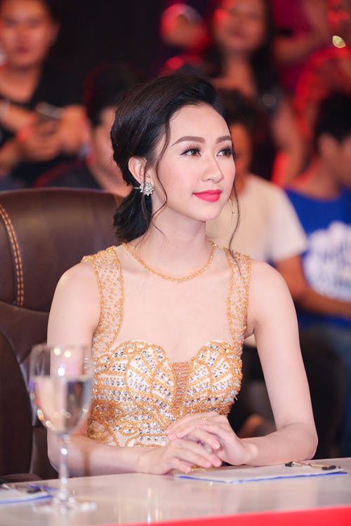 Á hậu Hà Thu kiêu sa, sang trọng trên “ghế nóng” - 4