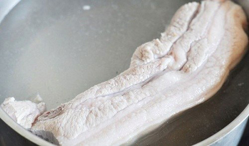 Cách loại bỏ thịt lợn bẩn, nhiễm hóa chất trong bữa cơm nhà bạn - 2