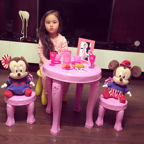MC 30 tuổi mang gương mặt 9x và cô con gái xinh như búp bê - 6