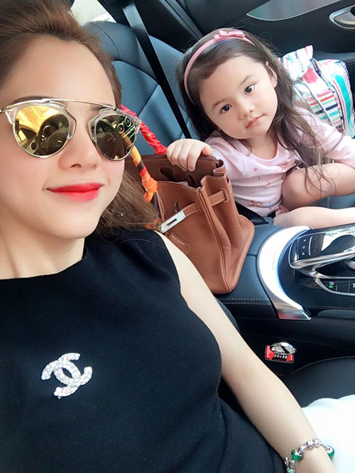 MC 30 tuổi mang gương mặt 9x và cô con gái xinh như búp bê - 10