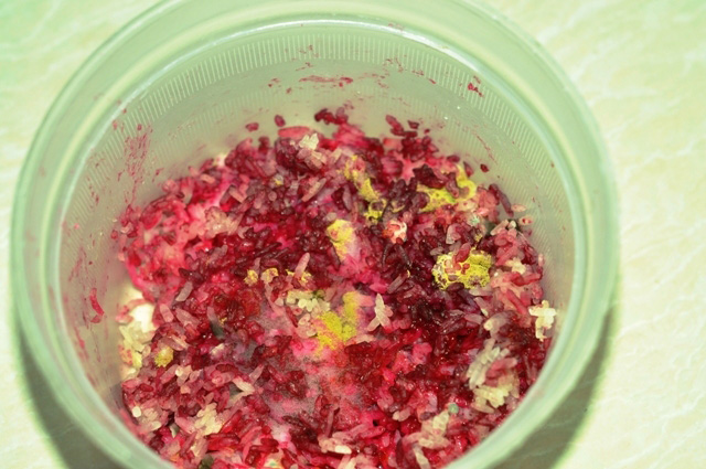 Phát hoảng cơm chuyển từ màu trắng sang đỏ sau một đêm - 1