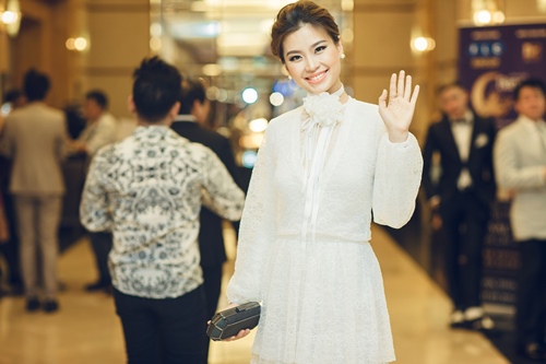 Á hậu Diễm Trang tắm sữa chua để da như em bé khi bầu bí - 1
