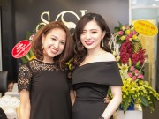 Giải trí - Cuối năm bận rộn, Vân Hugo vẫn đem hoa tới mừng Hoa hậu biển Ngô Lan Anh
