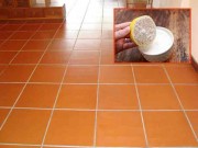 Nhà đẹp - Mẹo vặt tẩy sạch vết bẩn, vết ố trên nền gạch để ghi điểm trước mẹ chồng
