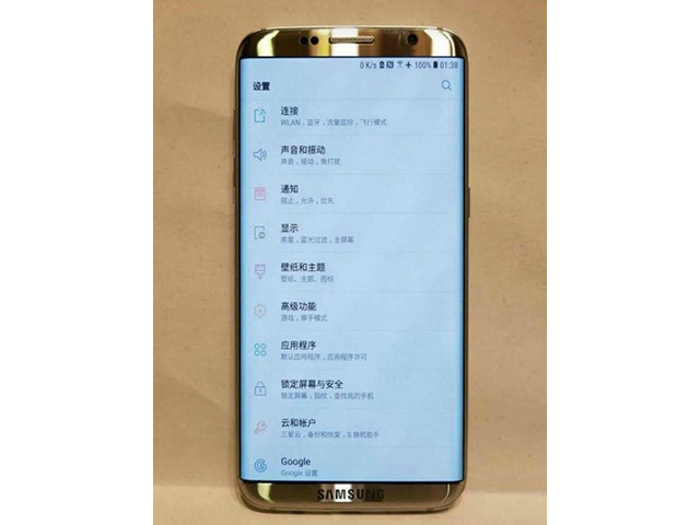 Ảnh thực tế Samsung Galaxy S8: Cạnh benzel siêu mỏng