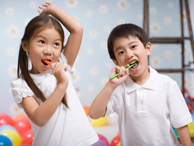 Khi nào mẹ cần bắt đầu chăm sóc răng cho trẻ?